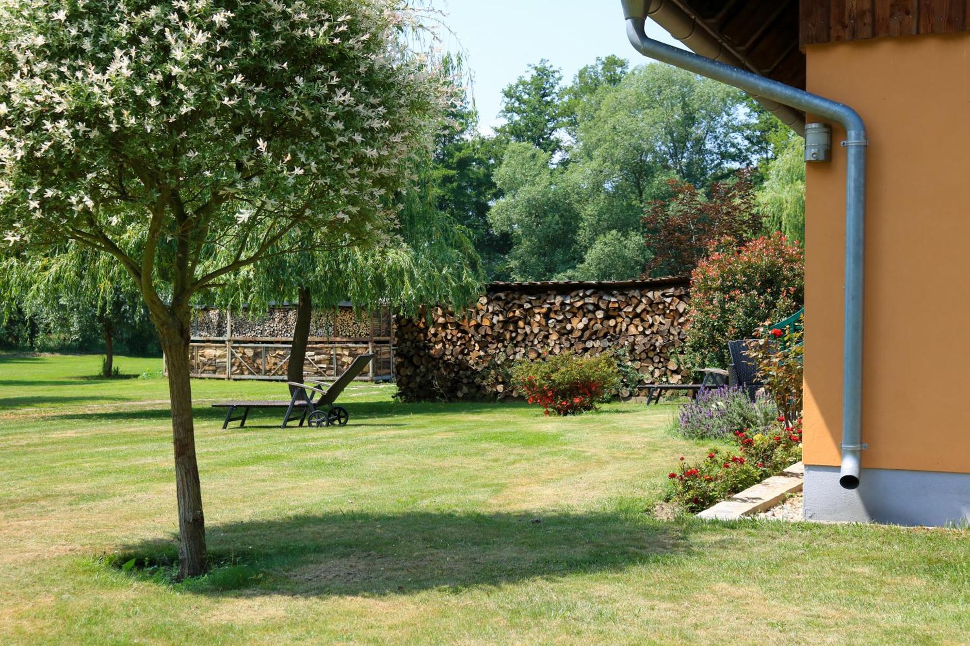 Gasthaus & Pension Am Kurfuerstendamm บวร์ก ภายนอก รูปภาพ