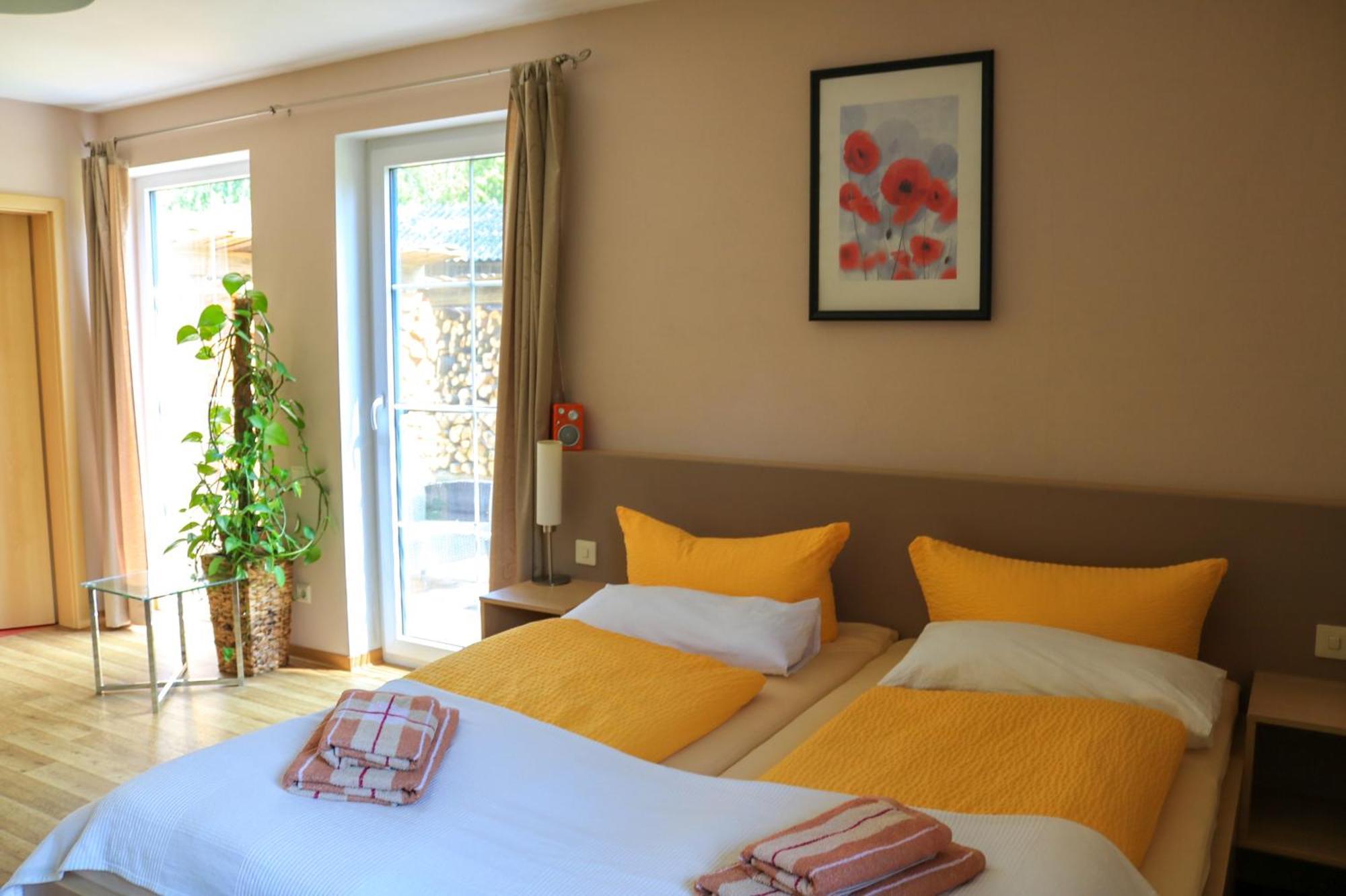 Gasthaus & Pension Am Kurfuerstendamm บวร์ก ภายนอก รูปภาพ